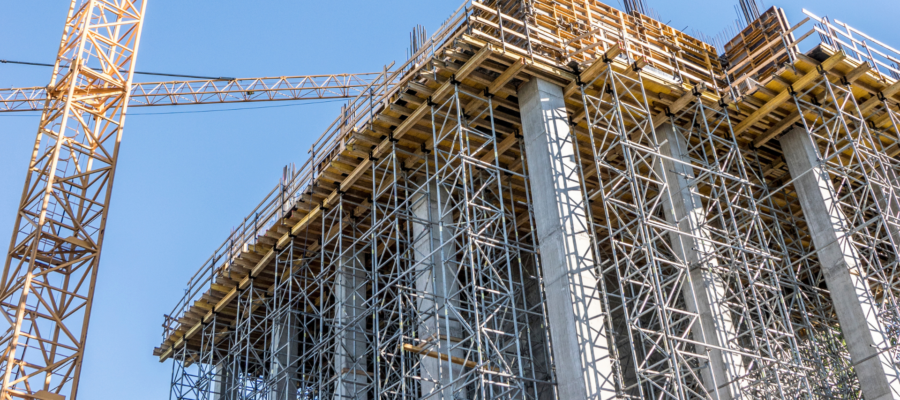 Etais simples dans un chantier