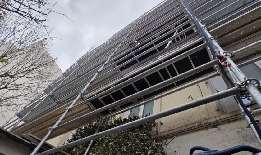 Échafaudage Alchary installé sur un chantier de façade