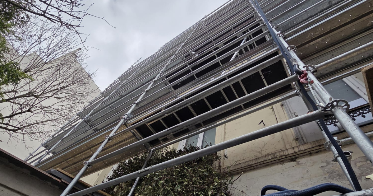 Échafaudage Alchary installé sur un chantier de façade